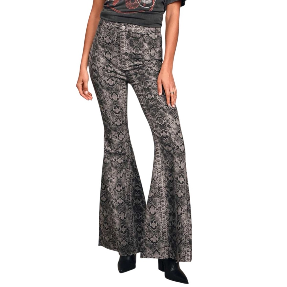 We The Free Just Float On High Rise Flare Jeans Snake Print Sz 28 Like New - Picture 3 of 10
